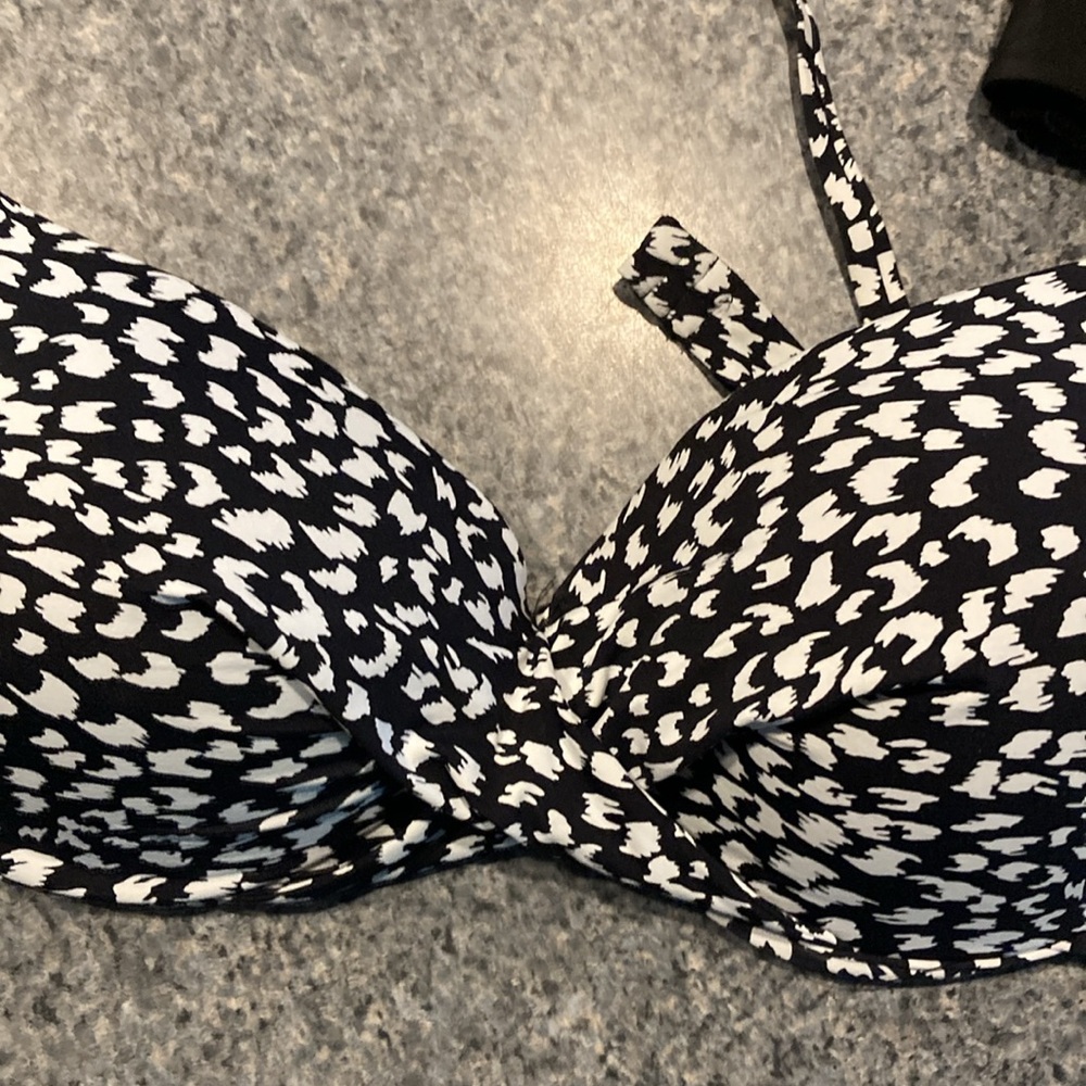 Bras - Picture 2 of 5